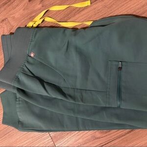 Figs Joggers in Green